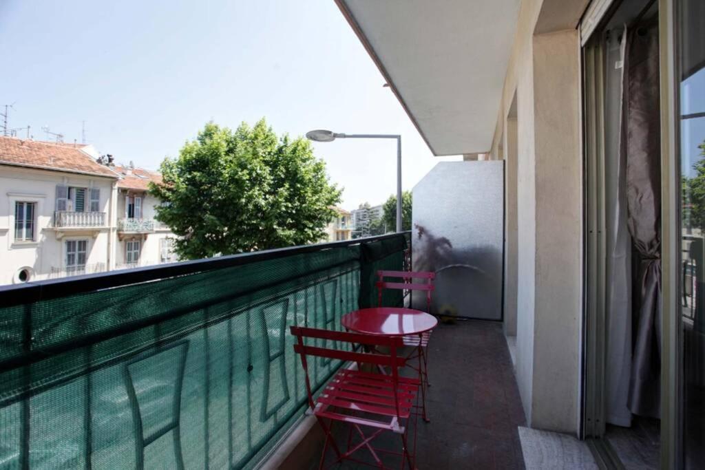 Studio A Nice Ensoleille Proche Centre Et Plage Apartment Exterior photo